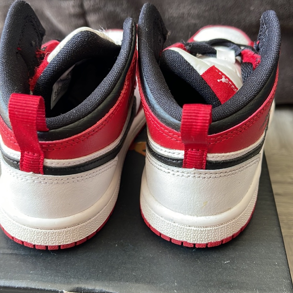 Jordan 1 Mid - Picture 3 of 6